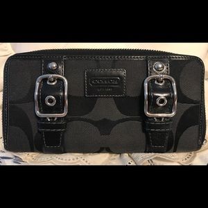 Coach Accordion ZIP  Wallet -excellent condition!